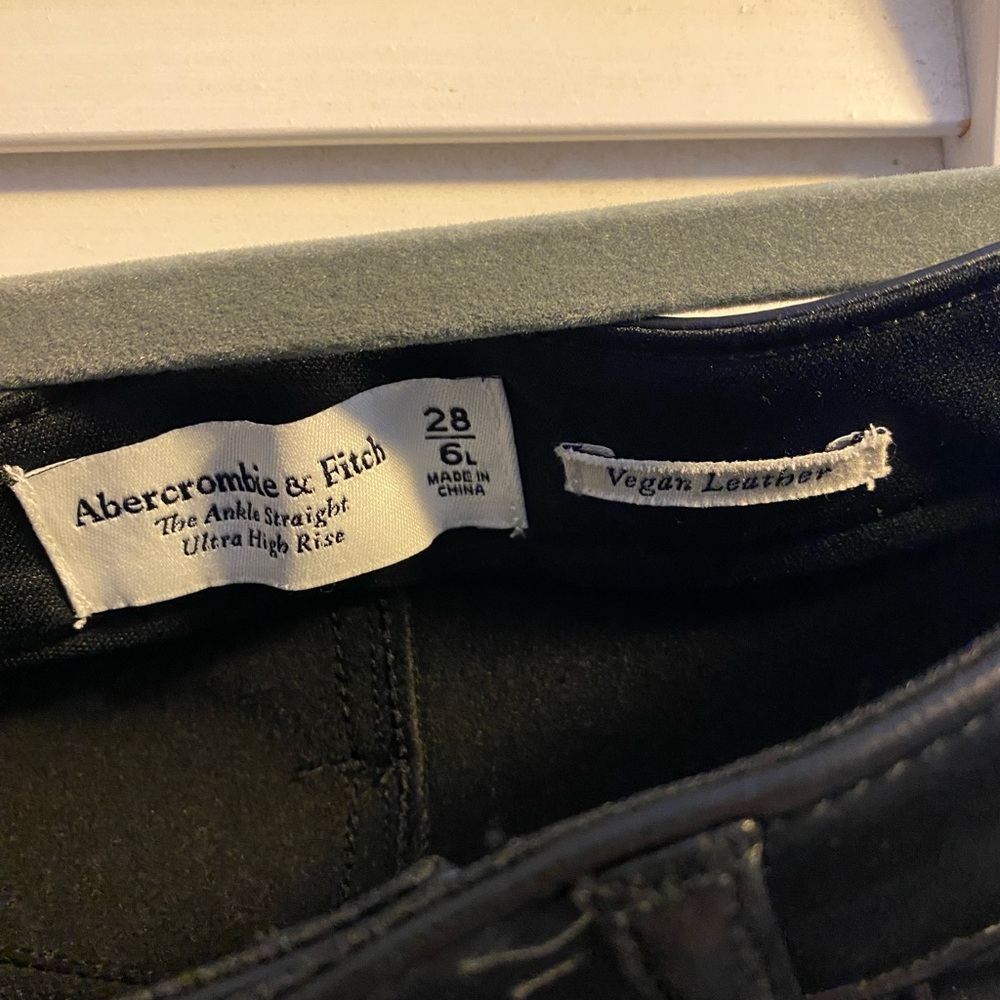 Black Vegan Leather Pants from Abercrombie & Fitch - Picture 3 of 4